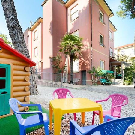 Hotel Capri Cesenatico Buitenkant foto