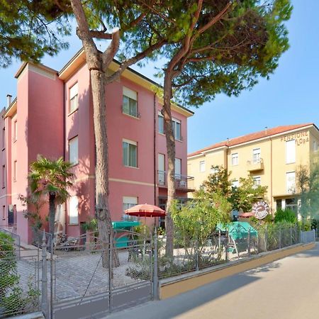 Hotel Capri Cesenatico Buitenkant foto