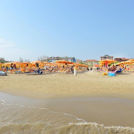Hotel Capri Cesenatico Buitenkant foto