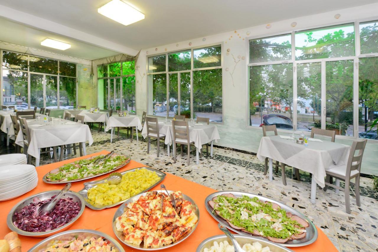 Hotel Capri Cesenatico Buitenkant foto