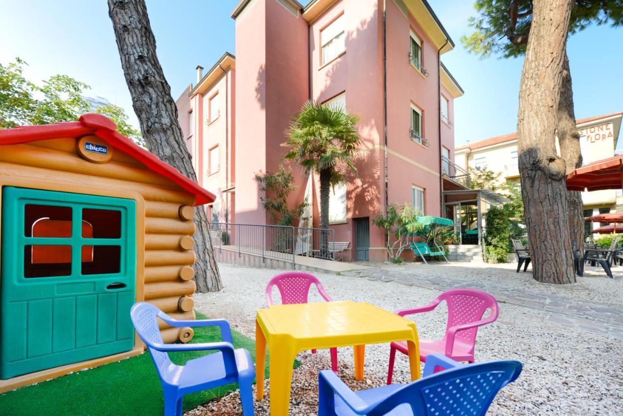 Hotel Capri Cesenatico Buitenkant foto