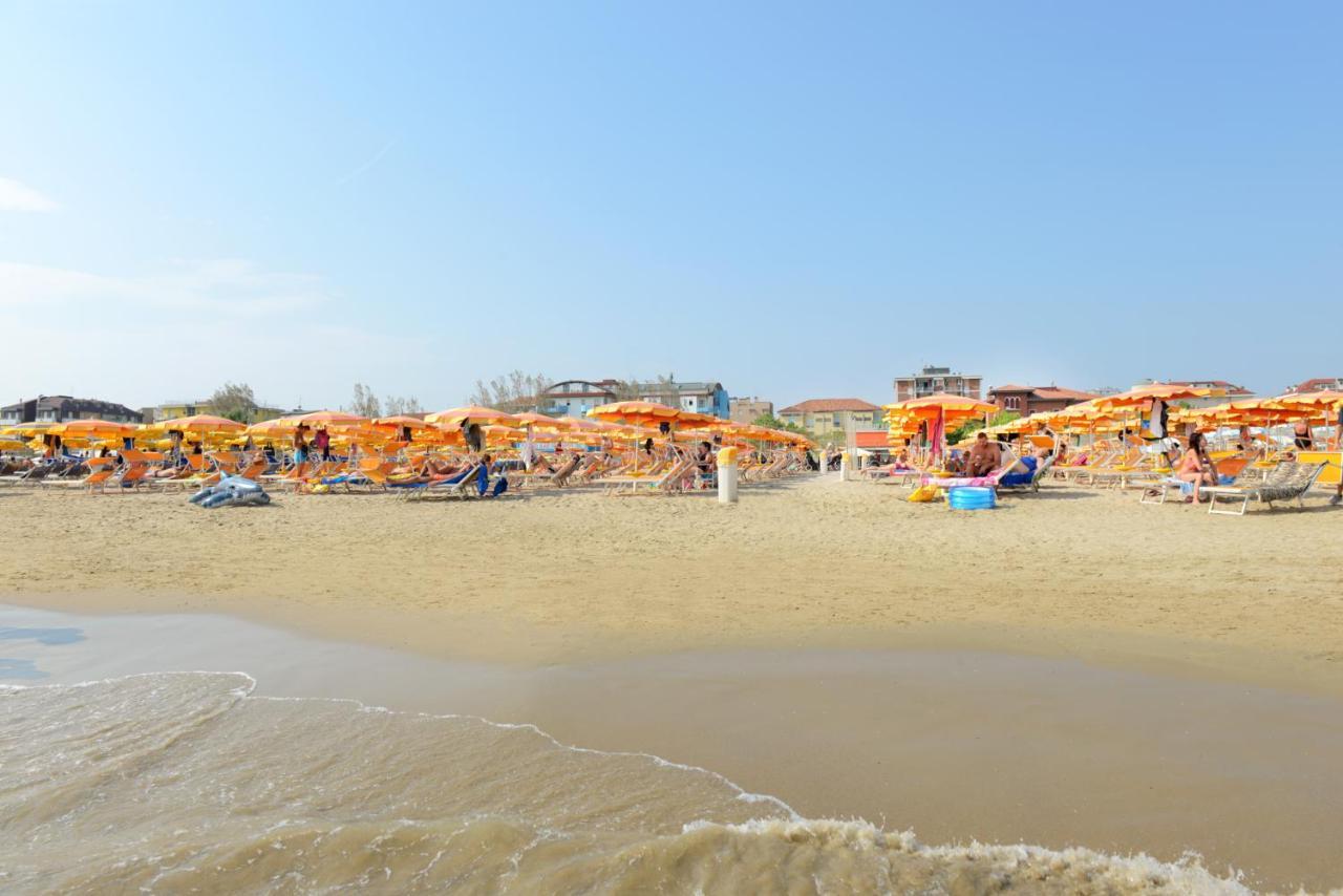 Hotel Capri Cesenatico Buitenkant foto