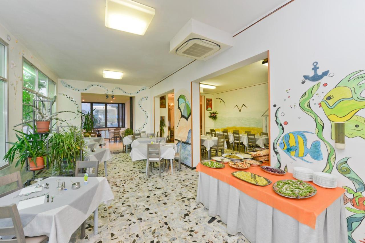 Hotel Capri Cesenatico Buitenkant foto